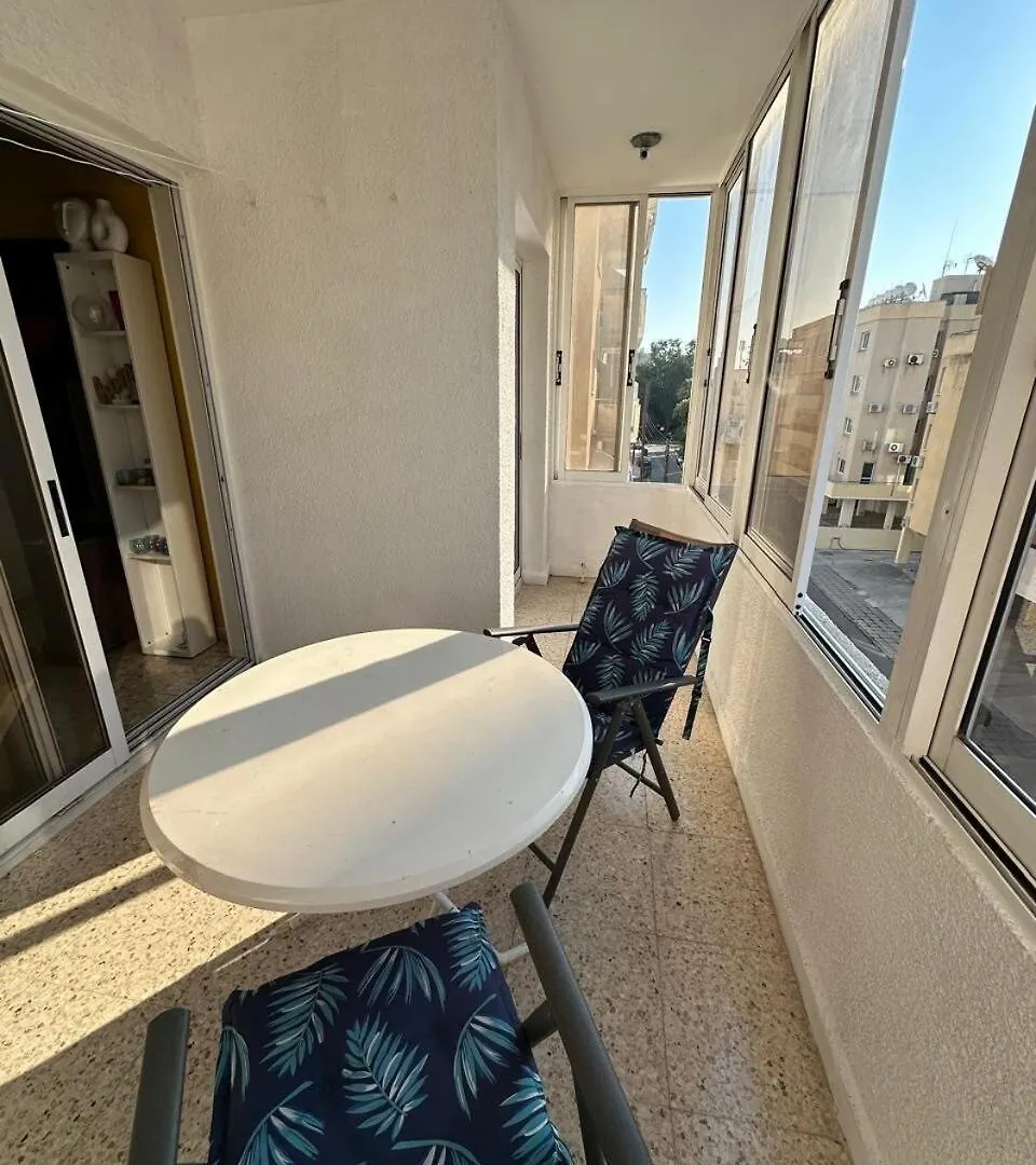 לרנקה Charming & Comfy Apartment 2 Minutes To Mackenzie Beach & 5 Minutes To Airport, Close To Restaurants & City Center