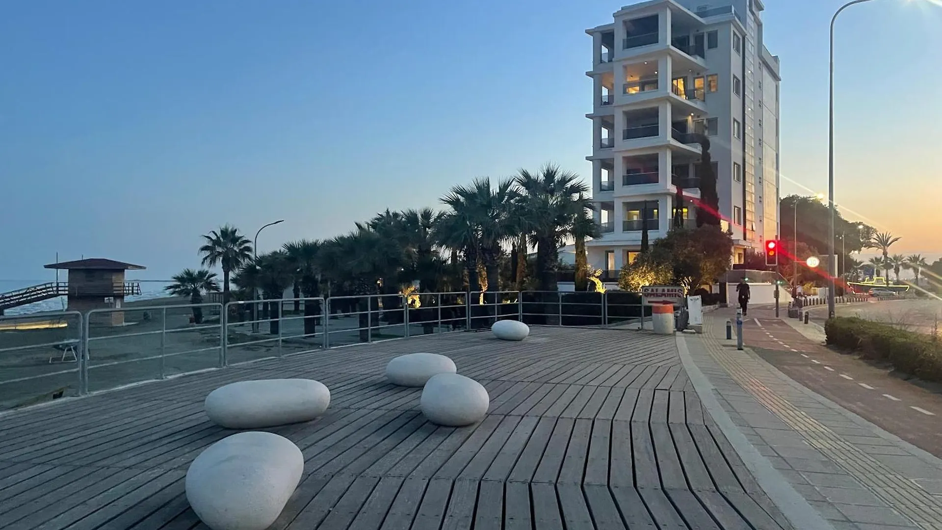 Charming & Comfy Apartment 2 Minutes To Mackenzie Beach & 5 Minutes To Airport, Close To Restaurants & City Center Ларнака Кипр