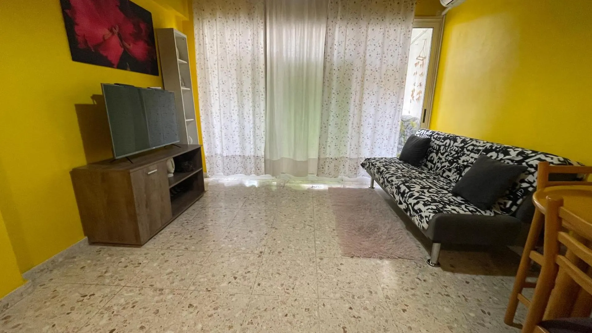 לרנקה Charming & Comfy Apartment 2 Minutes To Mackenzie Beach & 5 Minutes To Airport, Close To Restaurants & City Center