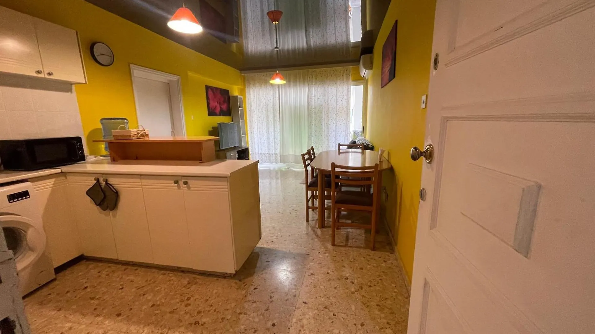 לרנקה Charming & Comfy Apartment 2 Minutes To Mackenzie Beach & 5 Minutes To Airport, Close To Restaurants & City Center קפריסין